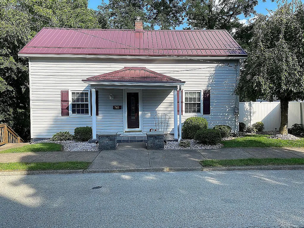 Building Photo - 745 Sidney St