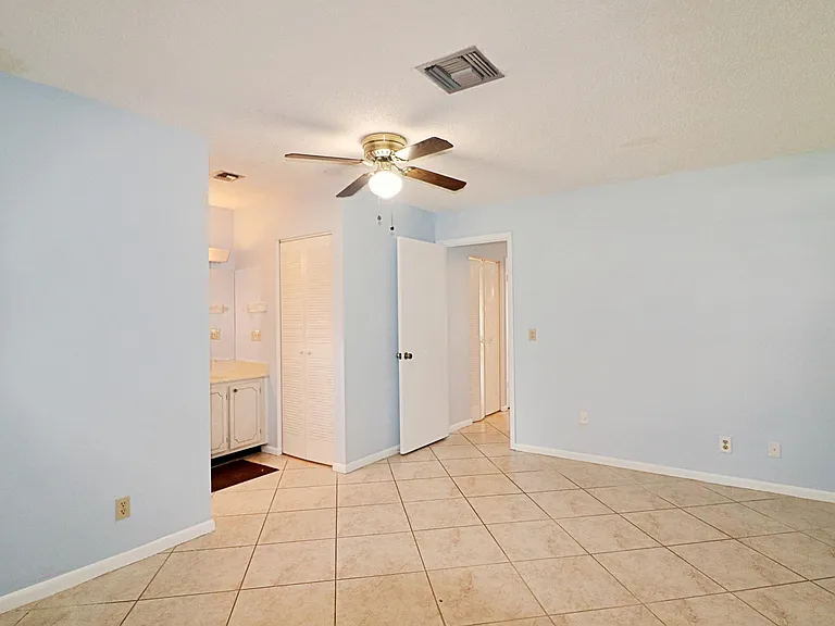831 Timberview Dr #C — Photo 11