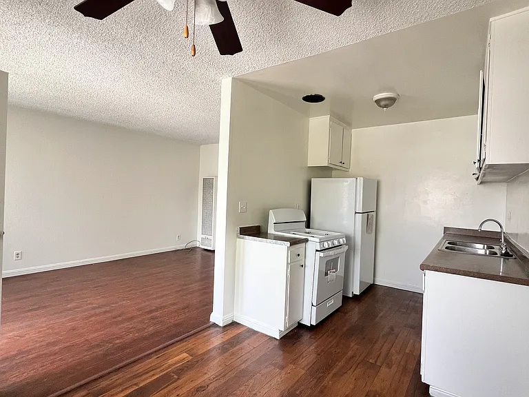 581 E Pleasant St #6 — Photo 6