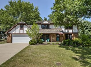 1004 Wyckwood Dr, Liberty, MO 64068