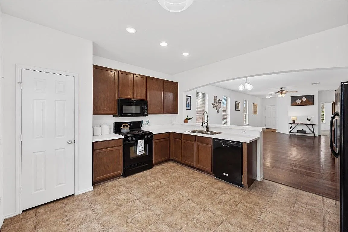 3 bed, 1513 sqft, $2,400 — Photo 4