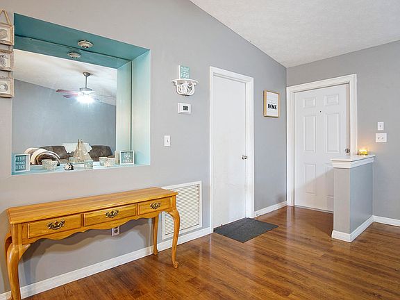 3rd image of 2267 SE Haddon St