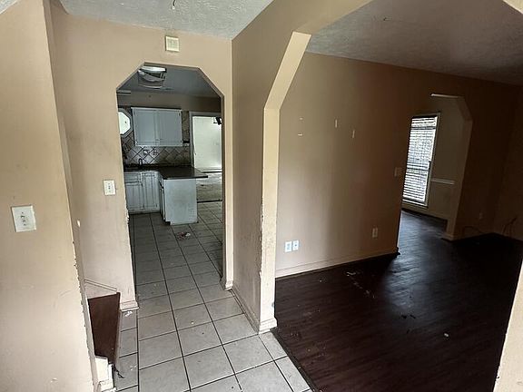 4th image of 636 Wandering Ct