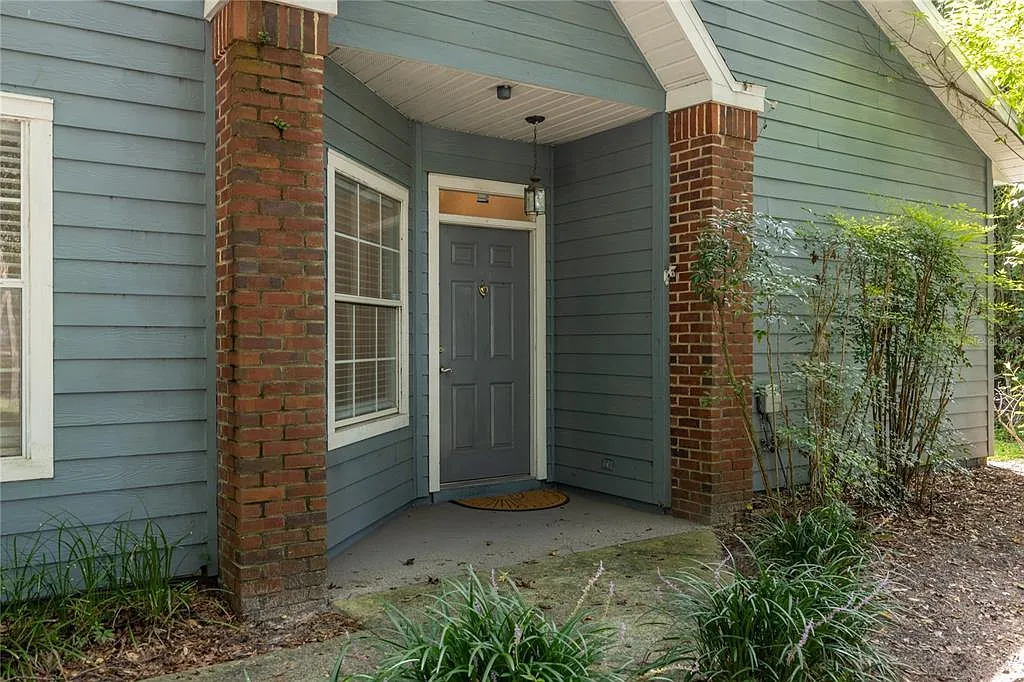 2 bed, 2.0 bath, 976 sqft, $1,650 — Photo 2