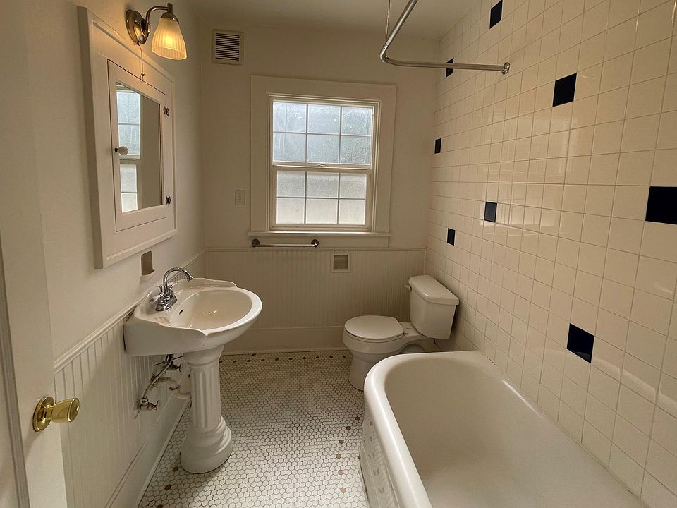 Adorable bath located next to downstairs bedroom off hallway