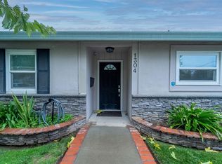 1304 Gladstone Dr, Sacramento, CA 95864