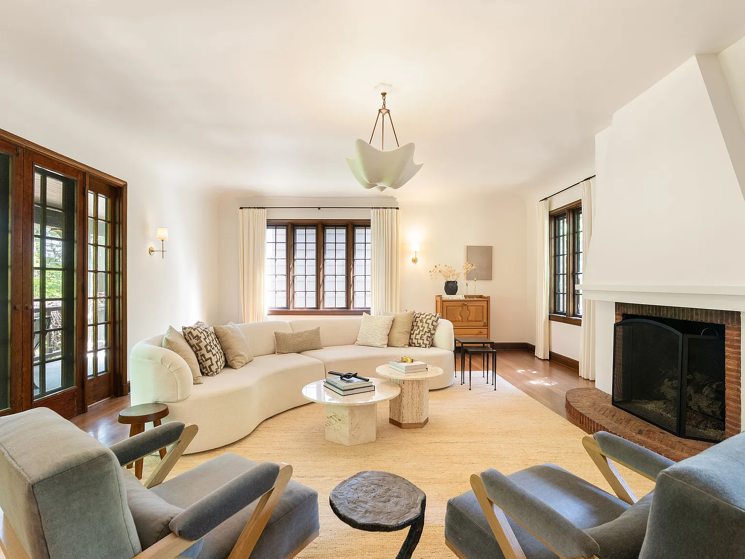 5 bed, 4.5 bath, 4631 sqft, $7,000 — Photo 4