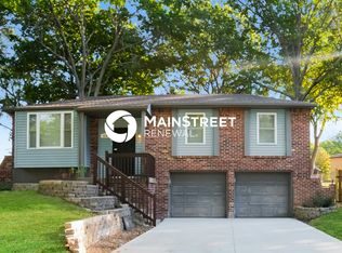 816 NW Buckingham Pl, Blue Springs, MO 64015