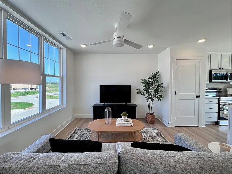 Walnut Crest Townhomes - BRAND NEW — Photo 3