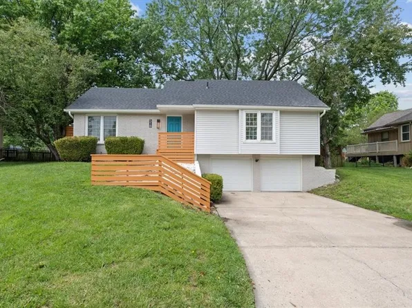 518 SE Richardson Pl, Lees Summit, MO 64063