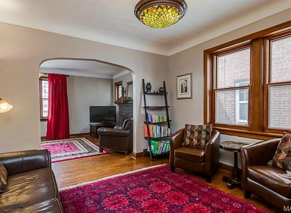3rd image of 4916 Clifton Ave