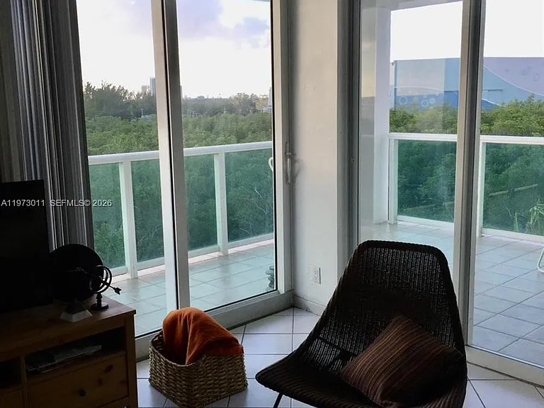 100 Bayview Dr #516 — Photo 35