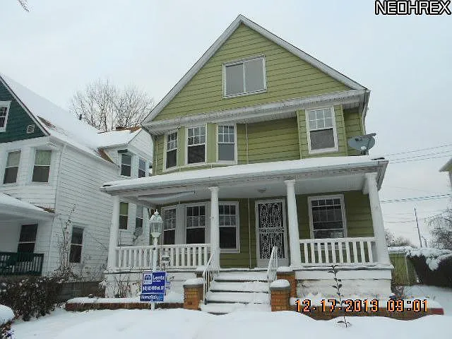 1685 Carlyon Rd photo 1