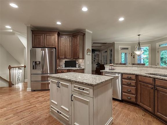 5th image of 118 Fernwood Dr