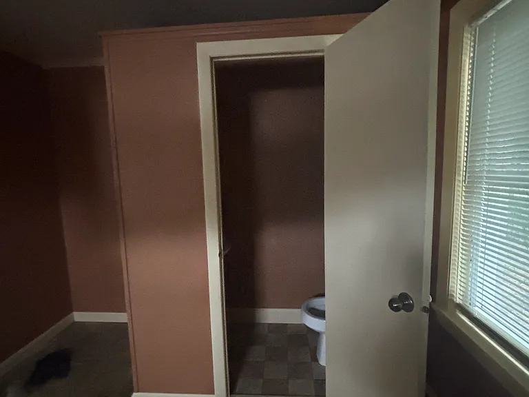 158-160 S Walnut St — Photo 1