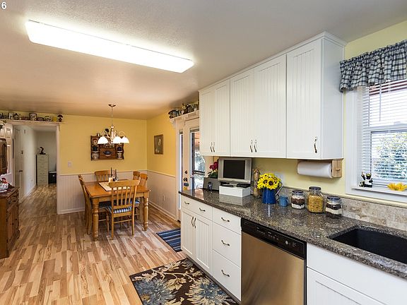 4th image of 13332 Eastborne Dr
