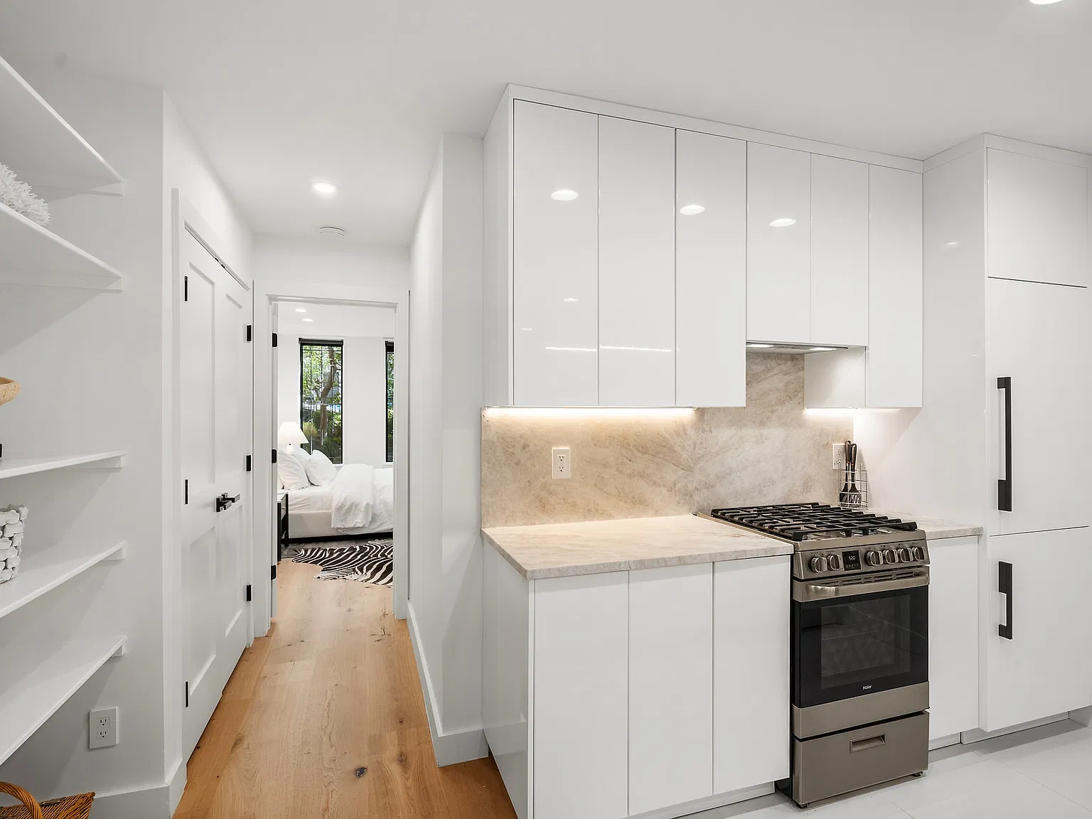 1 bed, 750 sqft, $6,030 — Photo 4