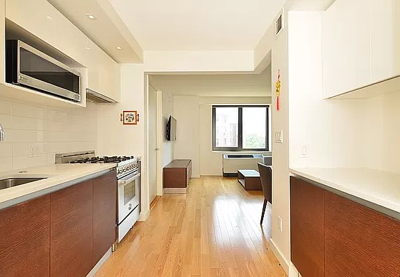 5th image of 39-16 Prince St #E6r