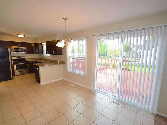 4th image of 310 Southwood Cir