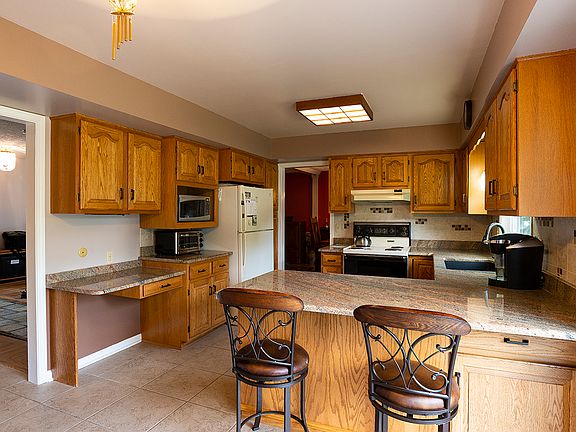 Kitchen and desk area.