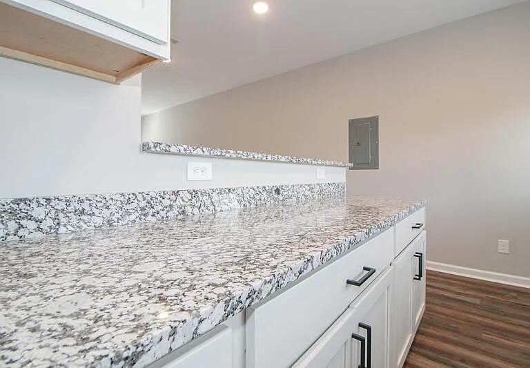 1115-E4 Hillwood Dr — Photo 12