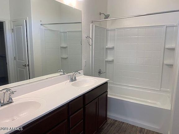3rd image of 1131 E WESTWOOD Drive