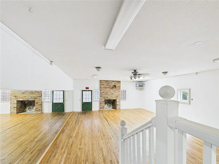 40 E Genesee St — Photo 7