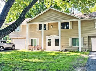 Newly Redone 3 Bedroom Bungalow in Tonka Bay with Attached Garage is Pet Friendly!, Excelsior, MN 55331