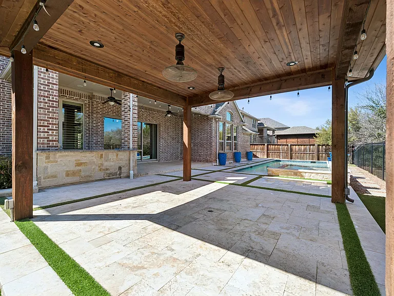 812 Lake Carillon Ln — Photo 30
