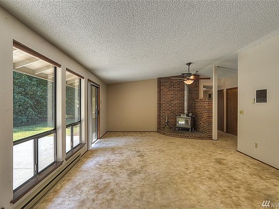 3rd image of 2433 62nd Ave NW