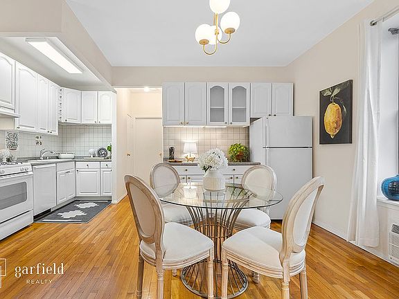 3rd image of 421 Avenue C #B