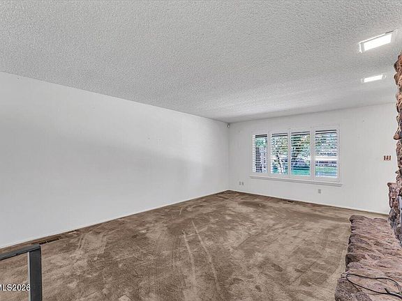 5th image of 176 Lake Glen Dr