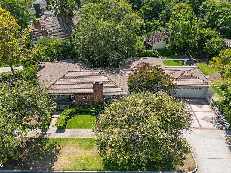 2335 Lorain Rd — Photo 11