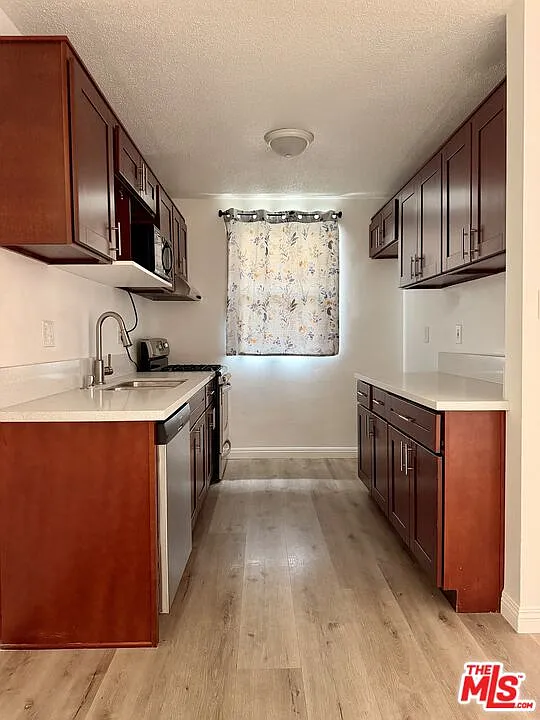 1 bed, 1.0 bath, 700 sqft, $1,950 — Photo 4