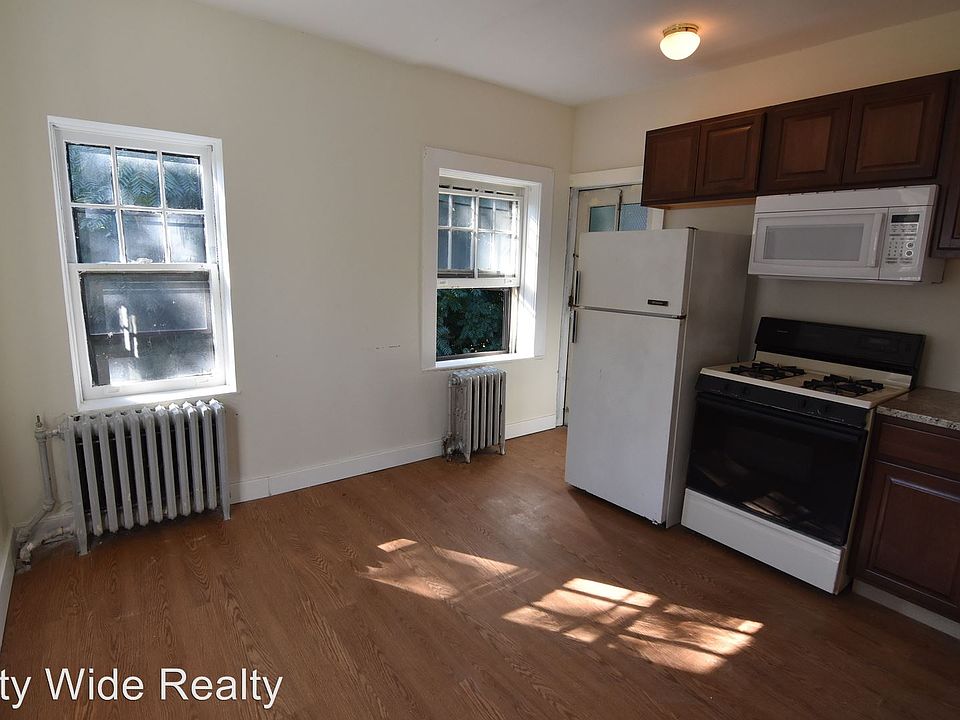 1st image of 2254 Bryn Mawr Ave APT 3A