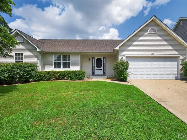 425 Valley Oaks Dr, Wentzville, MO 63385