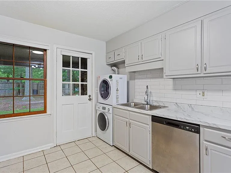 230 Kimberly Way SW — Photo 9
