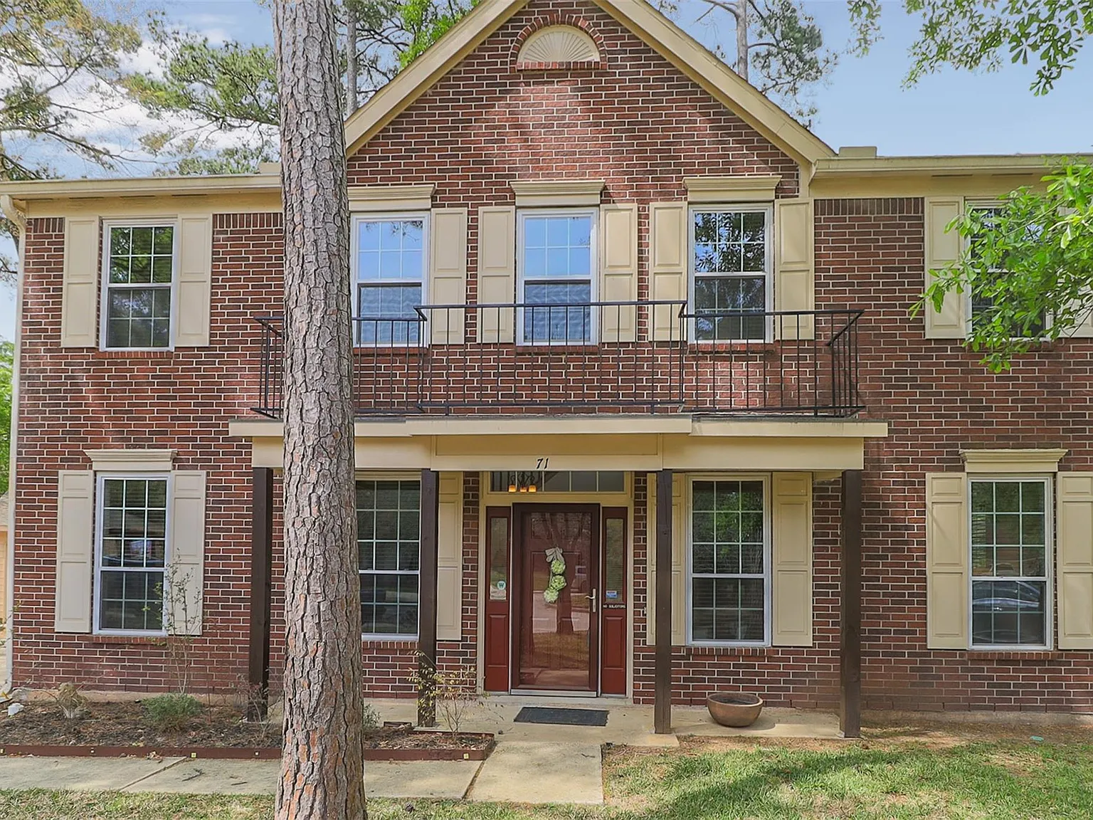 4 bed, 2.5 bath, 2012 sqft, $2,800 — Photo 2