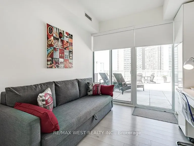 15 Queens Quay E #1006 — Photo 18