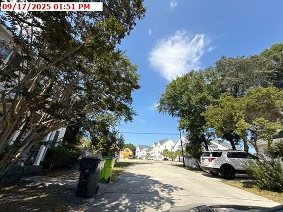 Exterior Neighborhood (street photo)