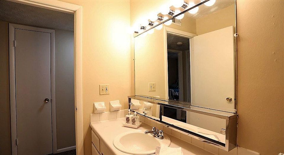 1st image of 2208 Country Corner Dr APT A