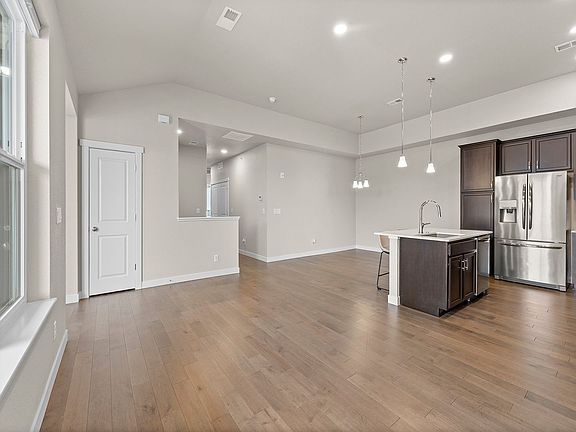 3rd image of 4115 N Park Dr #200