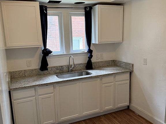 2nd image of 18968 Hamburg St