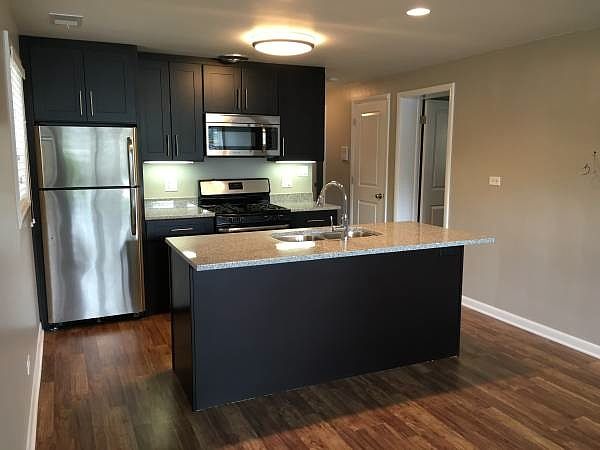 1st image of 3924 N California Ave #1