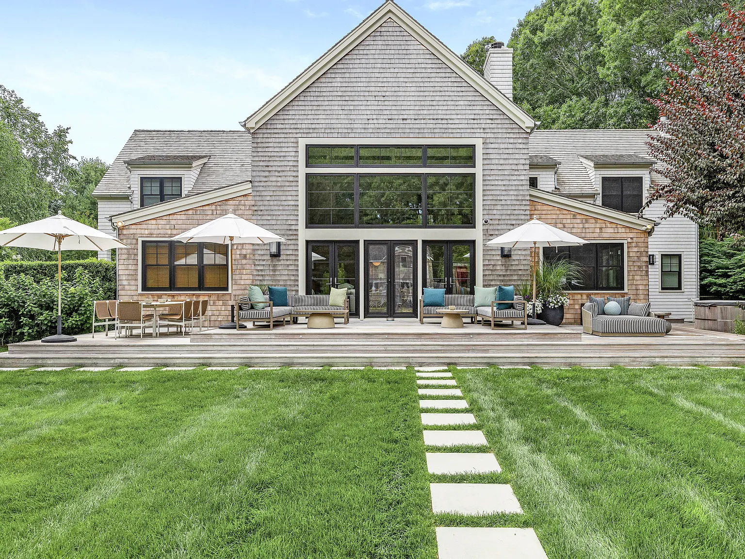 Spectacular Sagaponack Rental With Pool, Tennis & Pickelball — Photo 2