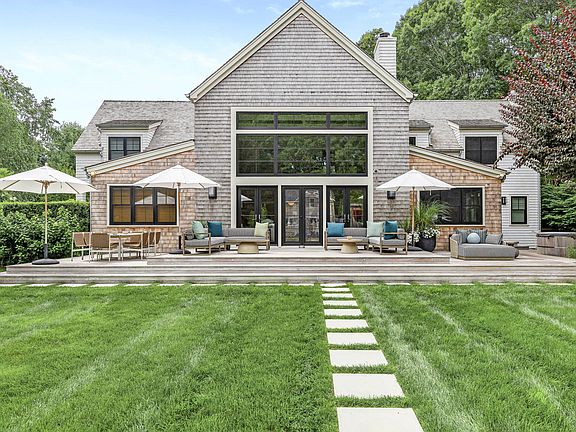 2nd image of 342 Wainscott Harbor Rd