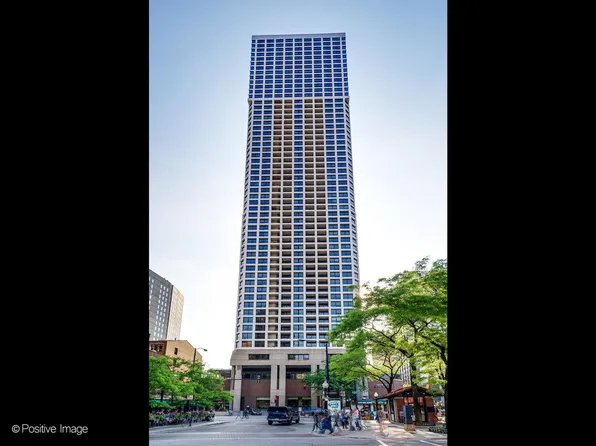 1030 N State St APT 44L, Chicago, IL 60610
