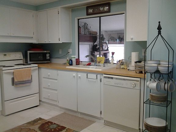 3rd image of 971 Bunker Hill Dr