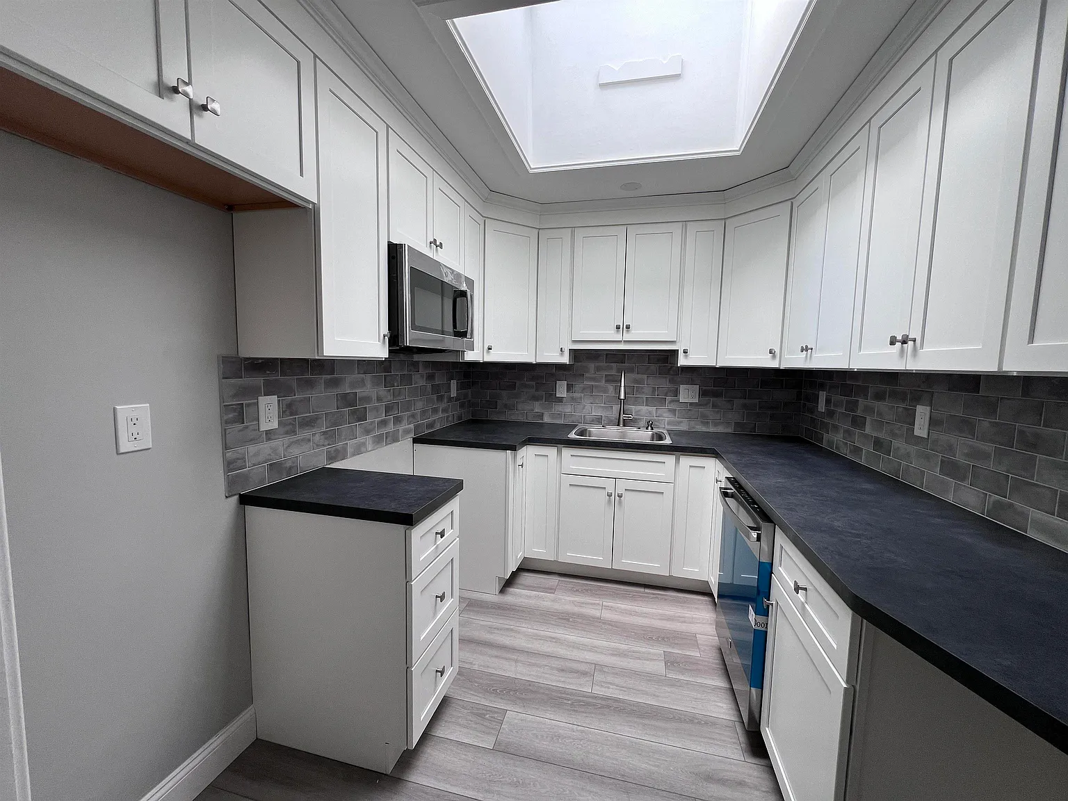 1 bed, 1.0 bath, $1,900 — Photo 2
