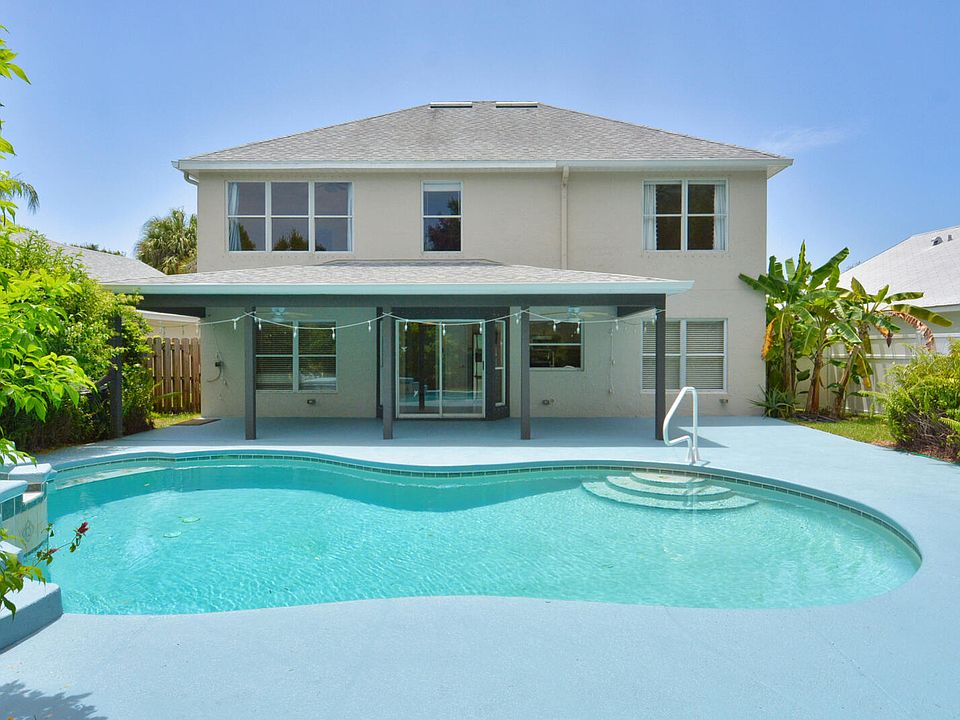 1st image of 900 NW Waterlily Place